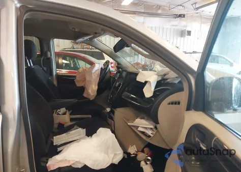 2011 Chrysler Town & Country Touring z USA, uszkodzony, nr VIN 2A4RR5DG6BR716177